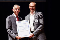 <p>Ehrenpreis für PD Dr. Daniel Mauss</p> - © Guido Kollmeier