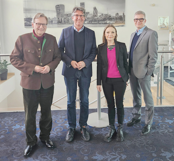 Spitzentreffen von VDBW und DGAUM im Frühjahr 2024 (v.l.n.r Dr. Thomas Nesseler, Prof. Thomas Kraus (beide DGAUM), Susanne Liebe, Dr. Michael Drees (beide VDBW) - © Foto: DGAUM/VDBW